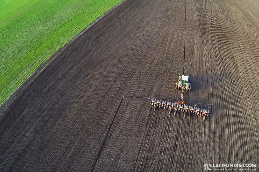 Sowing campaign in Ukrlandfarming fields