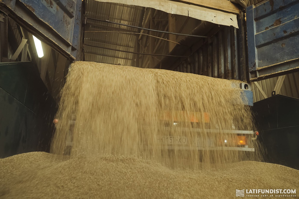 Grain receiving at the elevator