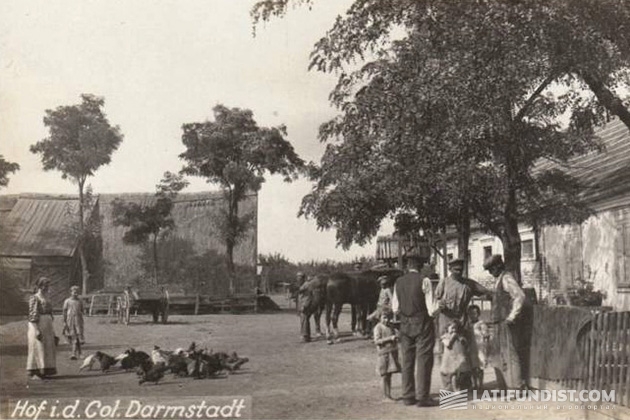 Почтовая открытка начала XX века с фотографическим изображением немцев-колонистов колонии Дармштадт под Одессой