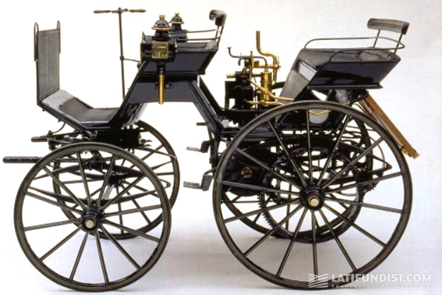 Первые автомобили обходились каретными колесами