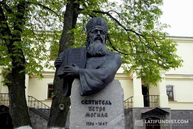 Памятник Петру Могиле