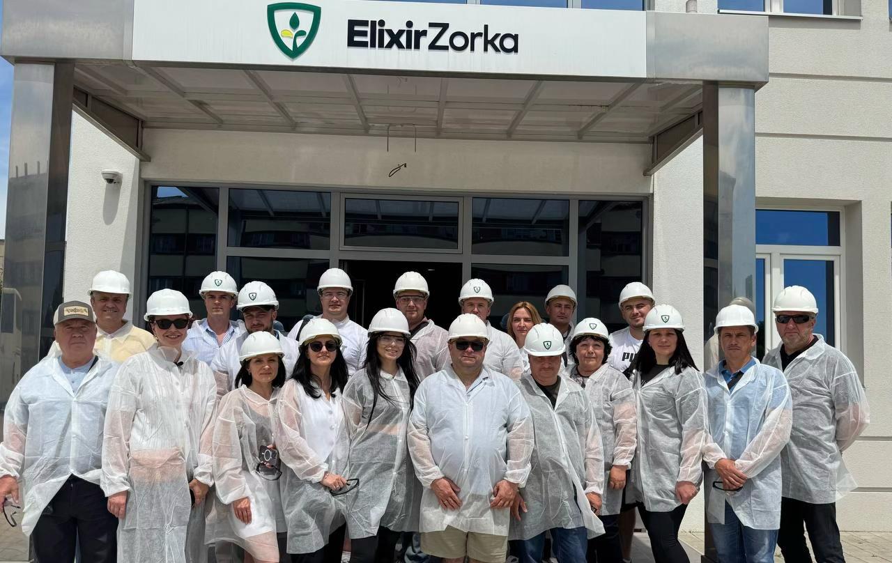 Українські аграрії на заводі Elixir Українські аграрії на заводі Elixir