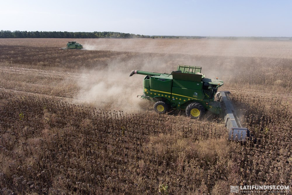 Sunflower harvest in the field of Huliaipilske agricultural company in Zaporizhzhya region