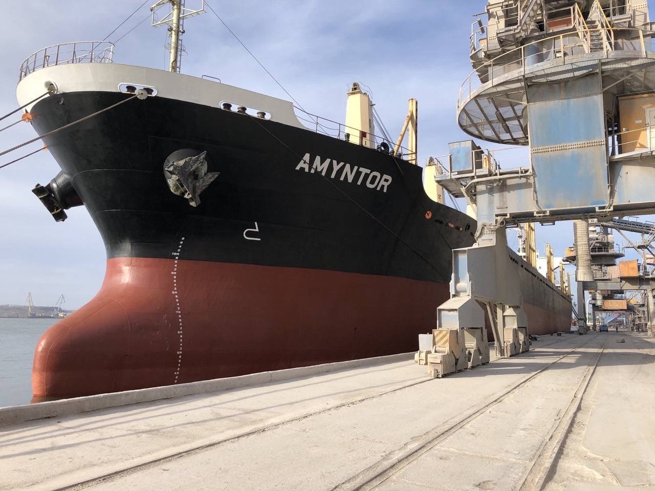 Завантаження судна AMYNTOR кукурудзою для Нідерландів у порту «Південний» наприкінці січня 2023 року
