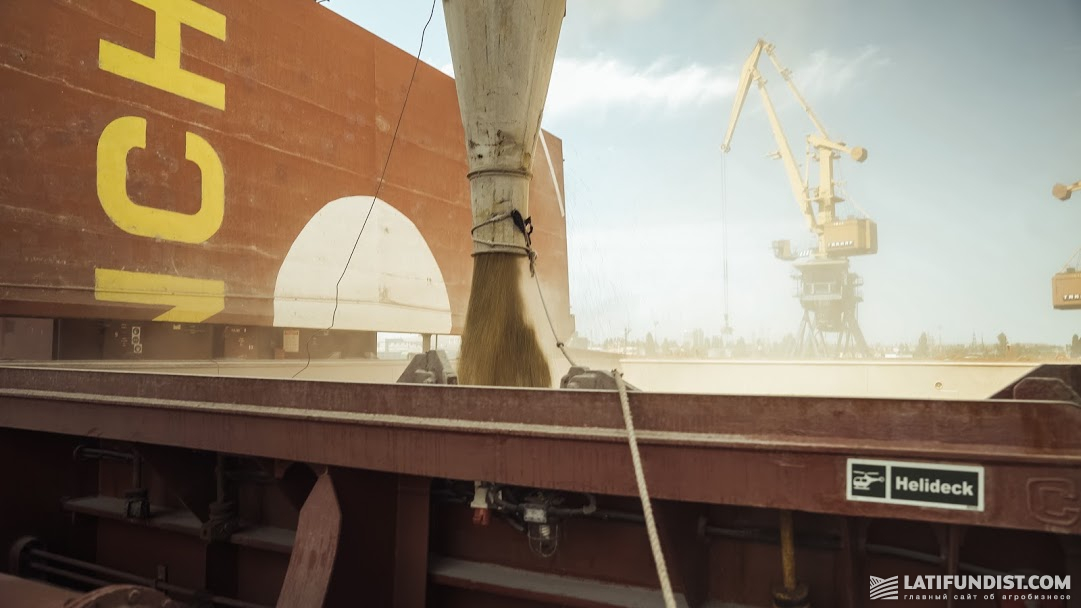 Grain loading on the vessel