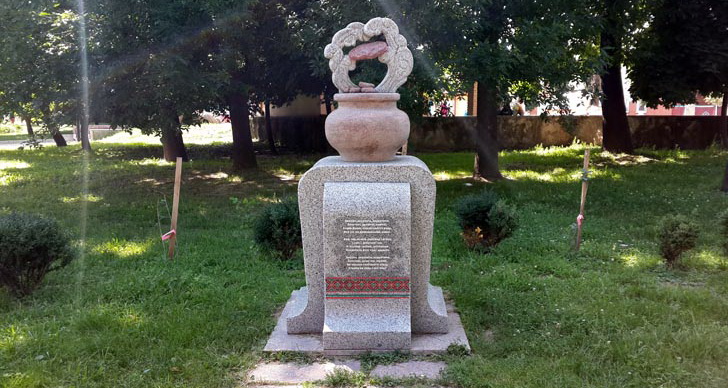 Памятник дерунам в г. Коростень (Житомирская область)