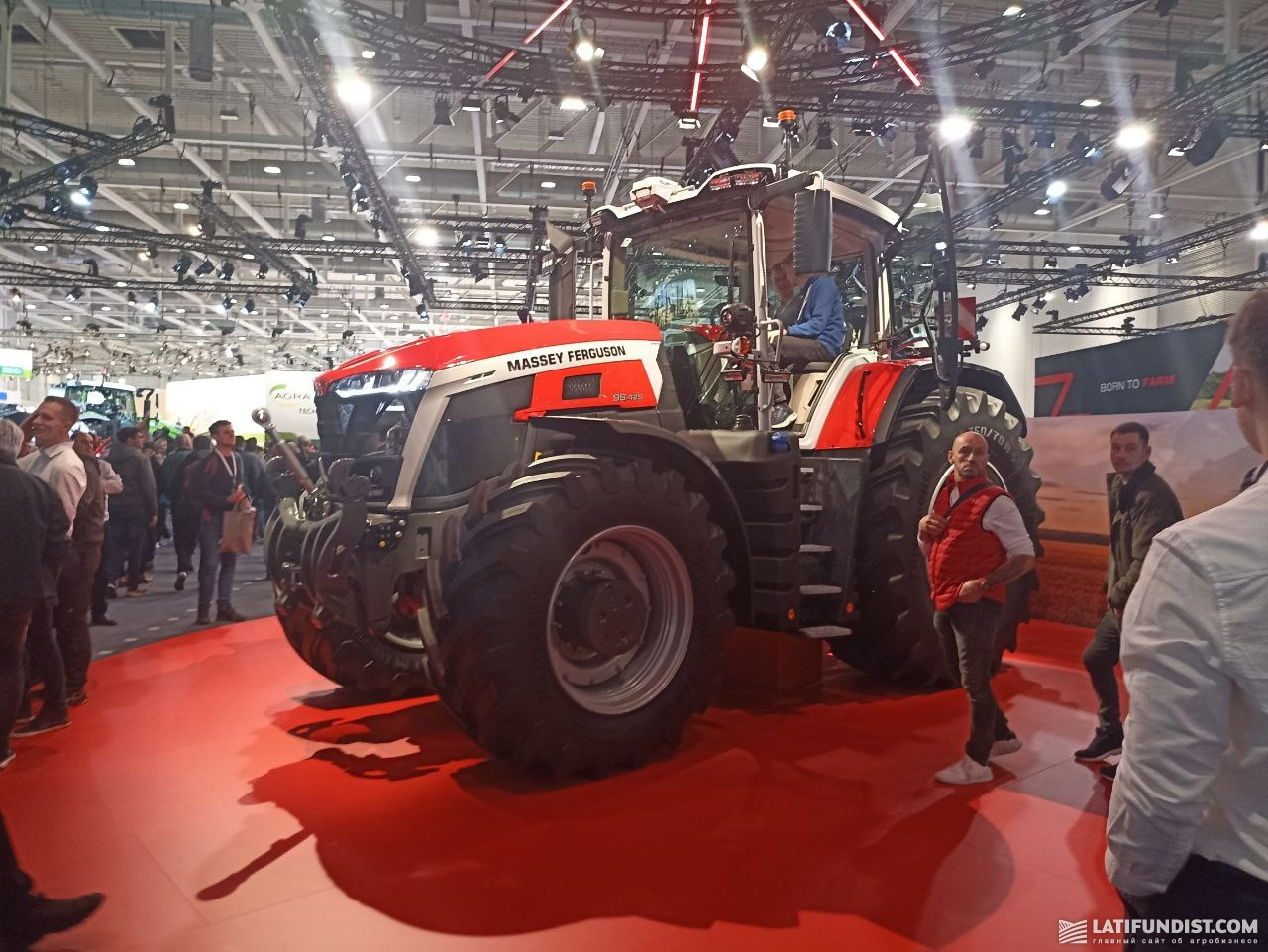 Трактор Massey Ferguson 9S на Agritechnica 2023