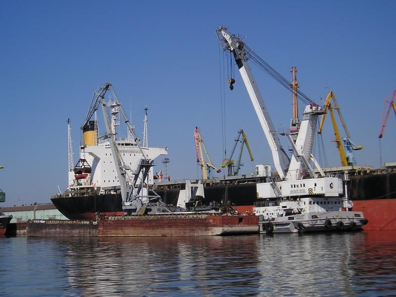 Херсонський морський торговельний порт повернувся під контроль України
